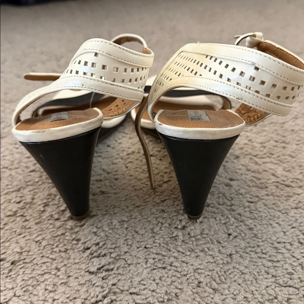 Halogen Black & White Wedge Sandals – Fits 9.5